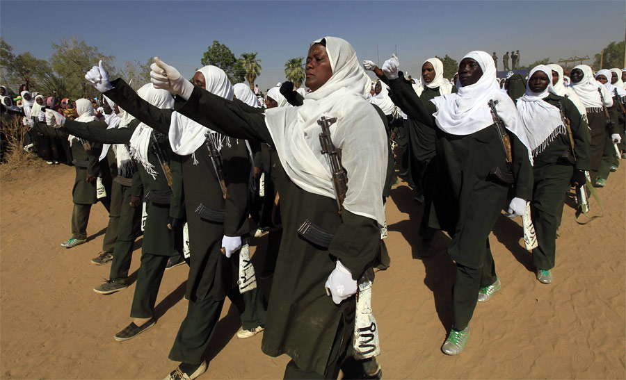 Праздничный марш солдат Сил народной обороны Судана. © Mohamed Nureldin Abdallah/Reuters