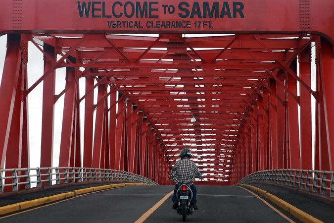 На мосту в сторону города Самар.