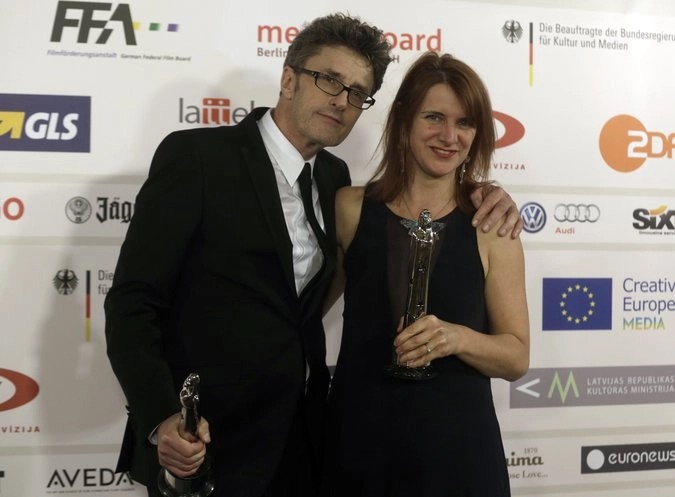 Авторы «Иды» — Павел Павликовский и Ребекка Ленкиевич — с наградами Европейской киноакадемии