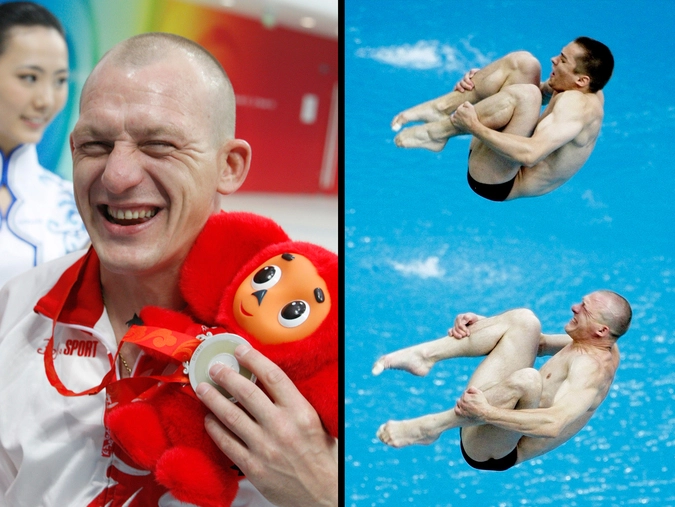 Российские спортсмены Дмитрий Саутин (внизу) и Юрий Кунаков (вверху) - серебряные призеры по синхронным прыжкам в воду с 3-х метрового трамплина.