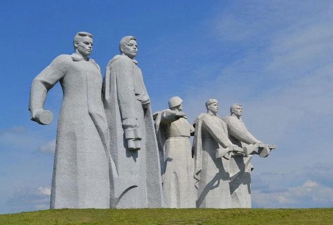Памятник героям- панфиловцам.