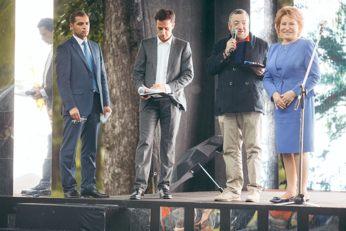 Ведущий церемонии открытия актёр Егор Корешков, режиссёр Павел Лунгин и Спикер Совета Федерации Валентина Матвиенко.