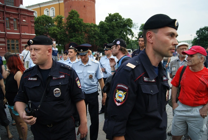 сотрудники второго оперативного отряда полиции на Манежной площади