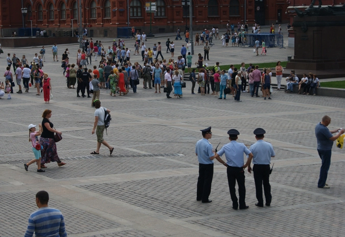 Митинг  у памятника Жукову