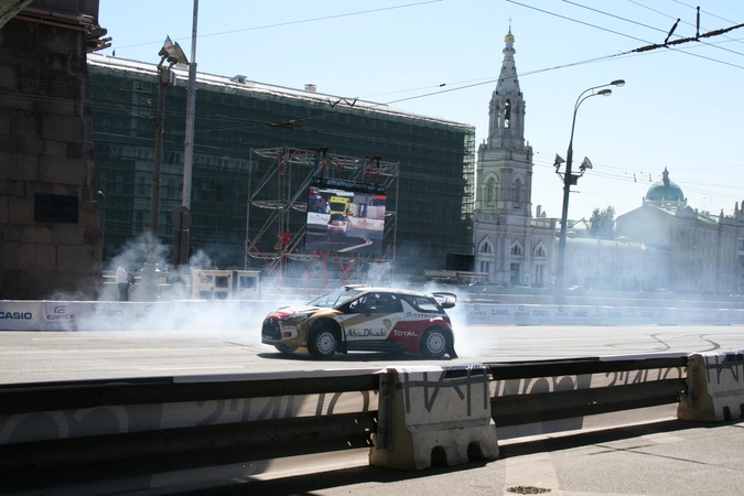 Впечатлила зрителей и команда Citroen Total Abu Dhabi World Rally Team. 