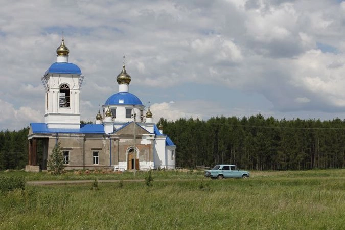 Иван Андрухович живет напротив церкви. Балахта Красноярский край 