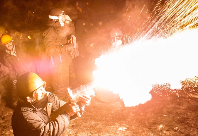 Сторонники евроинтеграции Украины принимают участие в столкновениях с подразделениями милиции в центре Киева.