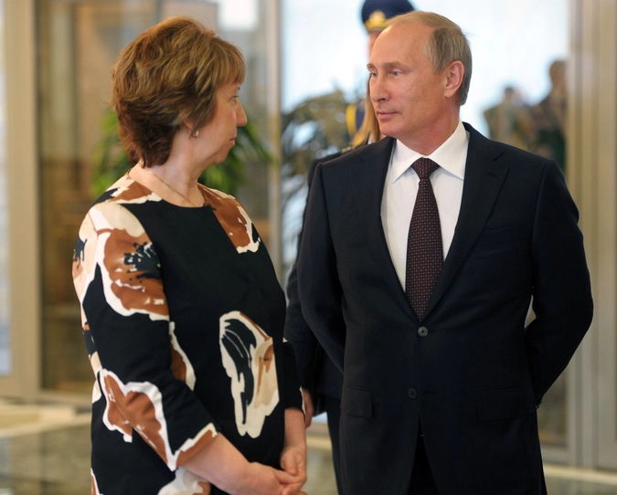 Президент России Владимир Путин и верховный представитель по иностранным делам и политике безопасности ЕС Кэтрин Эштон перед началом встречи глав государств