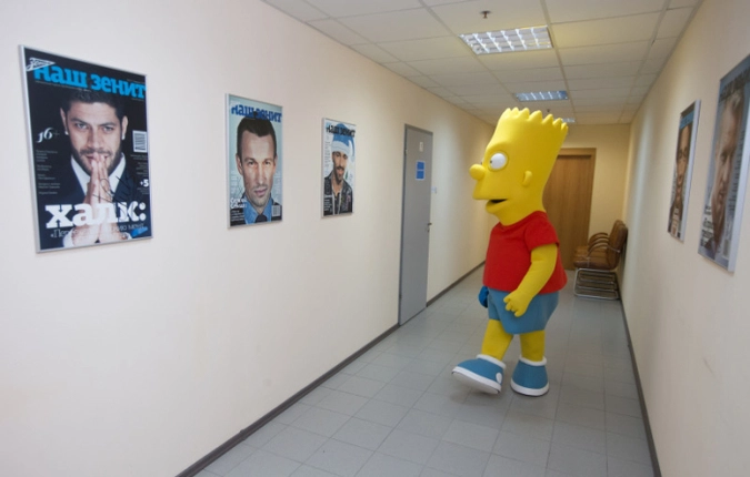 Барт в офисе Клуба после подписания контракта