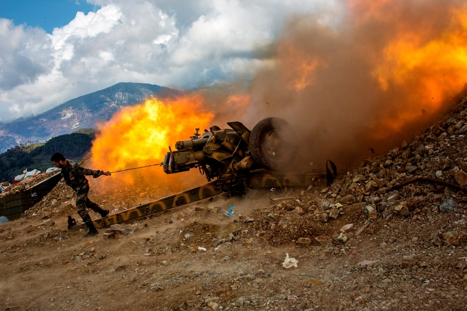 Позиция артиллерии возле города Кесаб. 09.04.2014