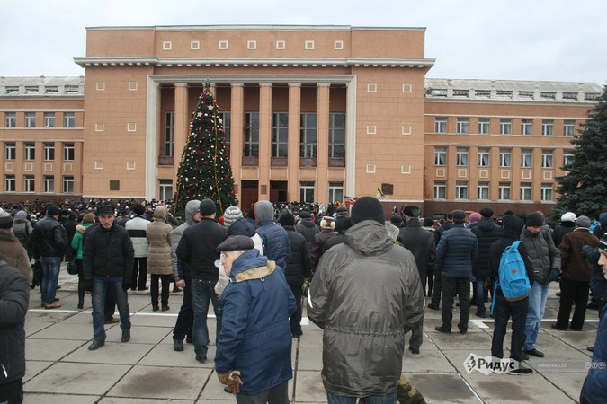Перед началом церемонии похорон Павла Дремова в Стаханове