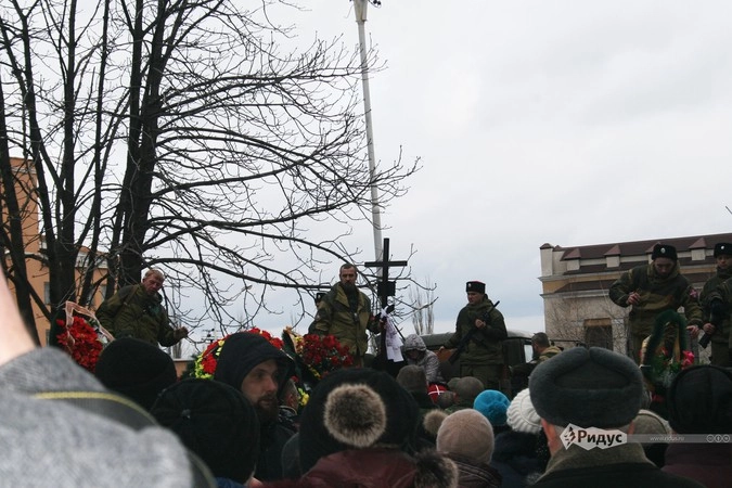 Перед началом церемонии похорон Павла Дремова в Стаханове