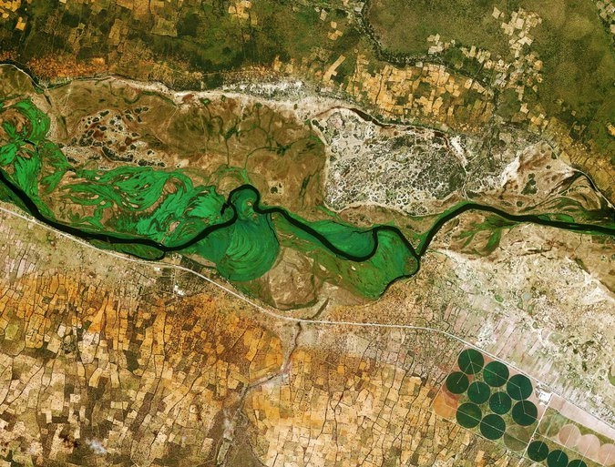 Река Окаванго в юго-западной Африке. Тут отмечена границу между Намибией и Анголой.