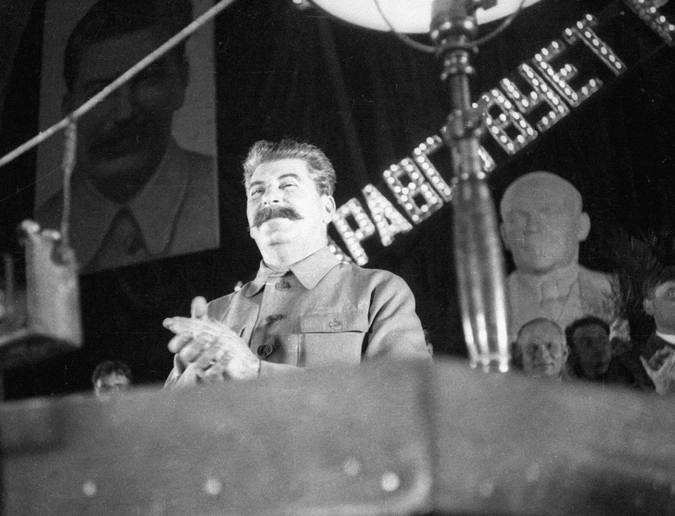 Генеральный секретарь ЦК ВКП (б) Иосиф Сталин выступает в Колонном зале Дома Союзов на торжественном заседании в честь пуска первой линии Московского метрополитена 15 мая 1935 года.