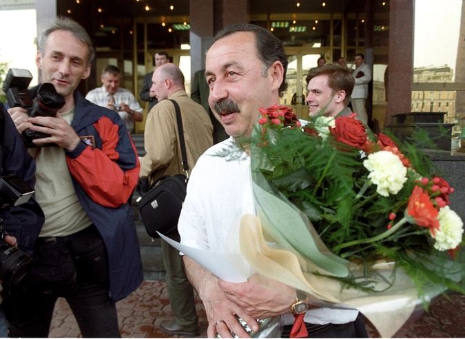 Главный тренер футбольной команды ЦСКА Валерий Газзаев после чествования по случаю победы в Кубке УЕФА.