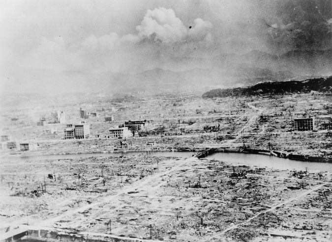 Панорама Хиросимы после бомбардировки, около полукилометра от эпицентра взрыва.