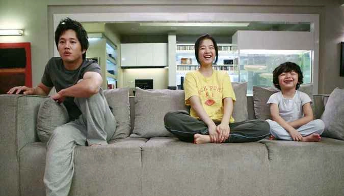 Кадр из южно-корейского фильма «Скандалисты»