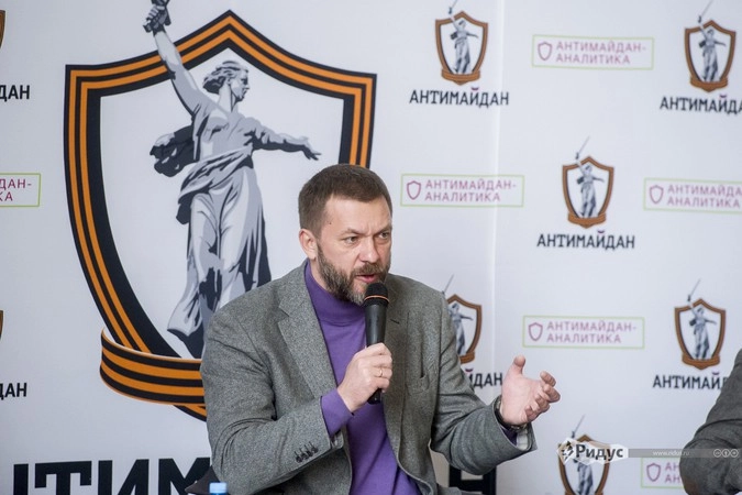 Член Совета Федерации, сопредседатель движения "Антимайдан" Дмитрий Саблин.