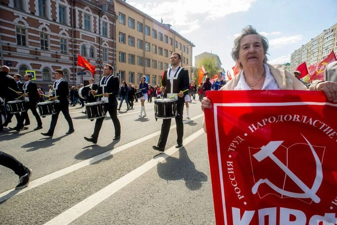 Первомайское шествие коммунистов в Москве.