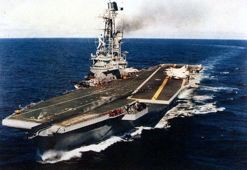 Авианосец ВМФ Аргентины «25 мая». base.mforos.com Авианосец ВМФ Аргентины «25 мая». base.mforos.com