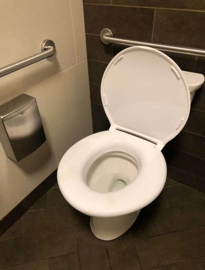“Самое большое туалетное сидение, которое я когда-либо видел” 
