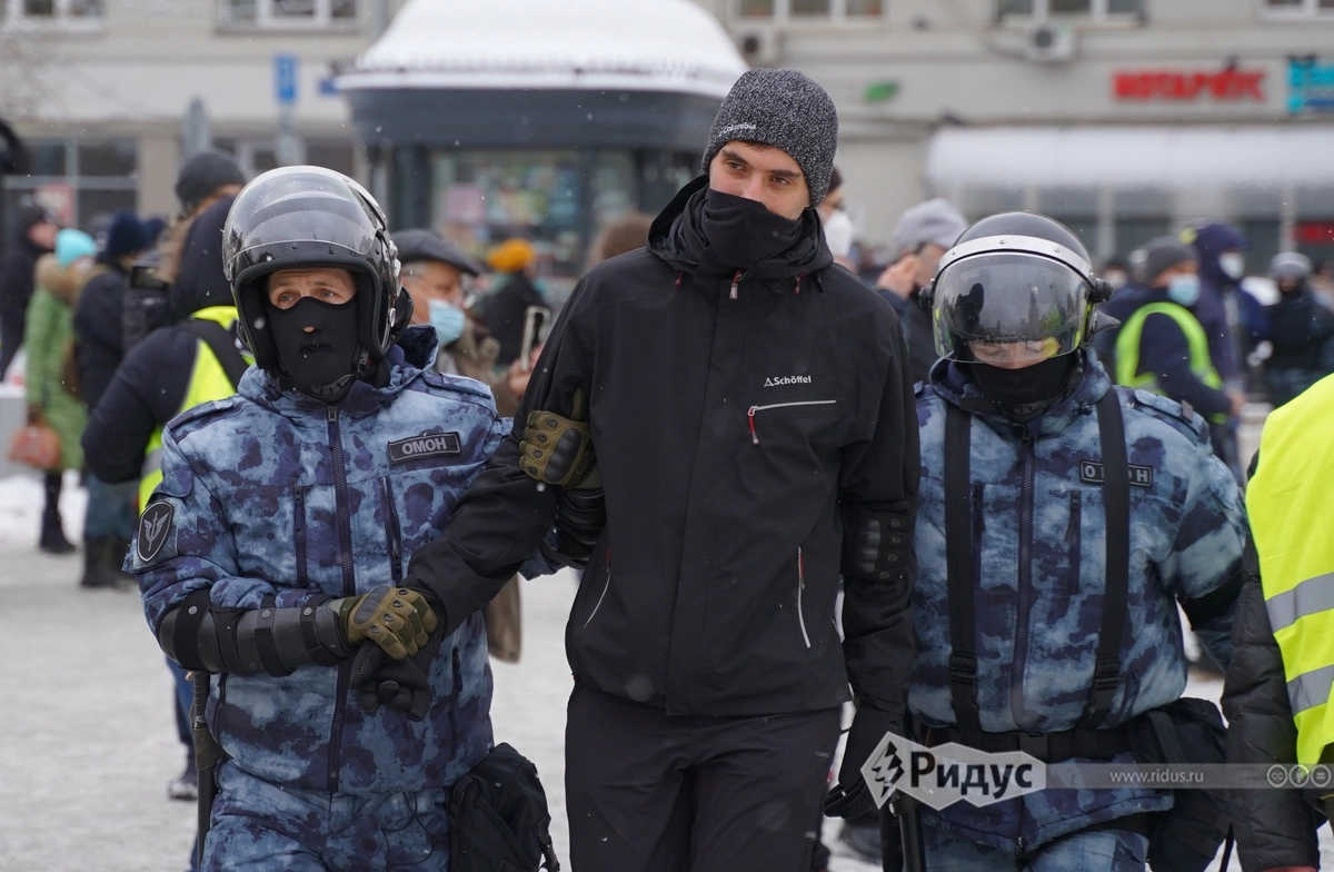 Задержание участника несанкционированной акции протеста © Александр Родионов / Ridus.ru