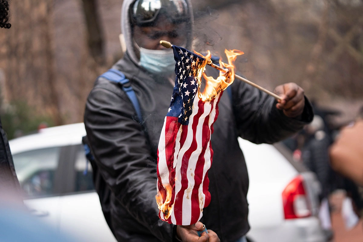 Протесты в Минеаполисе Протесты в Минеаполисе