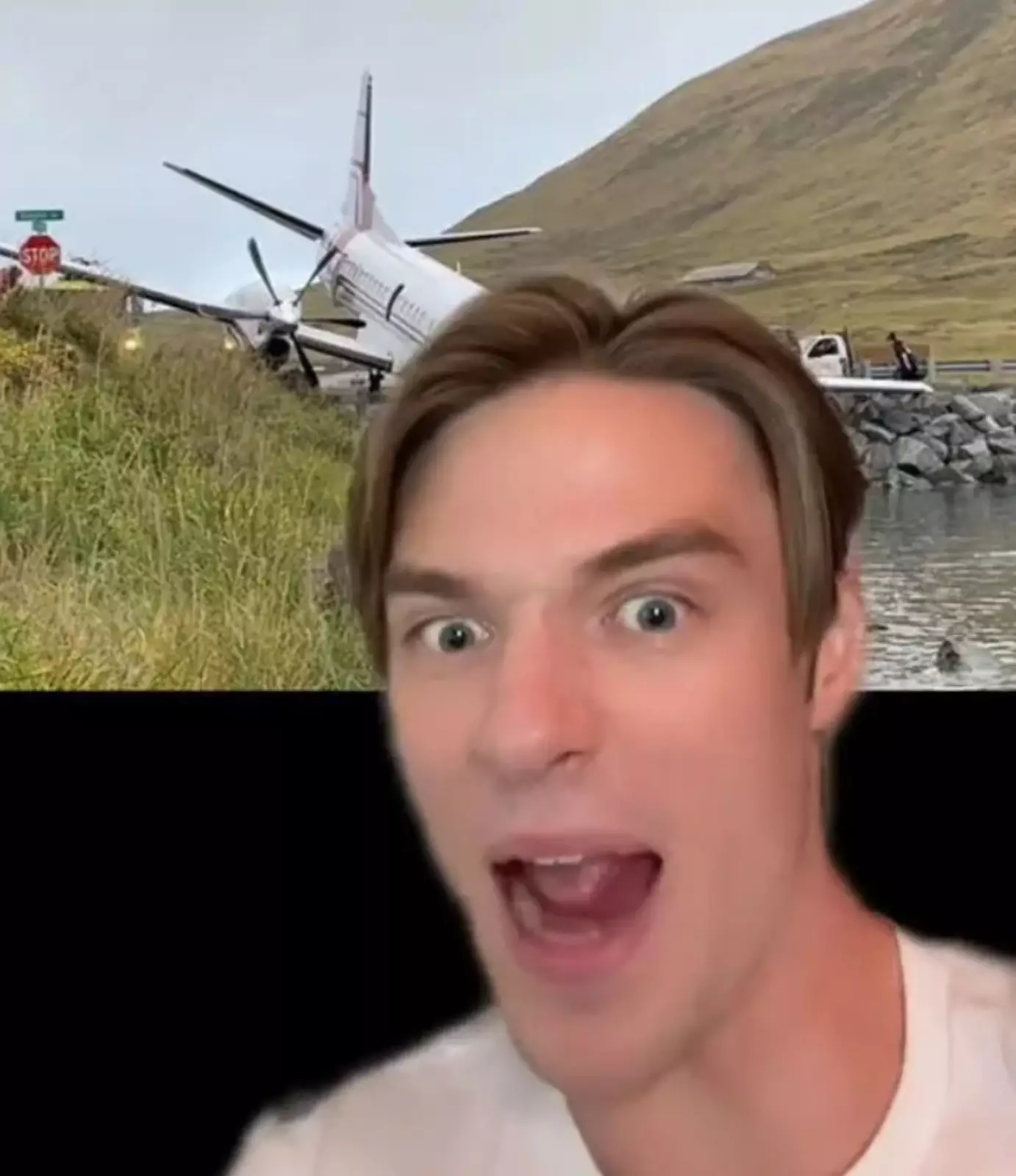 Посадка была такой быстрой, что взорвались несколько колес. Посадка была такой быстрой, что взорвались несколько колес.