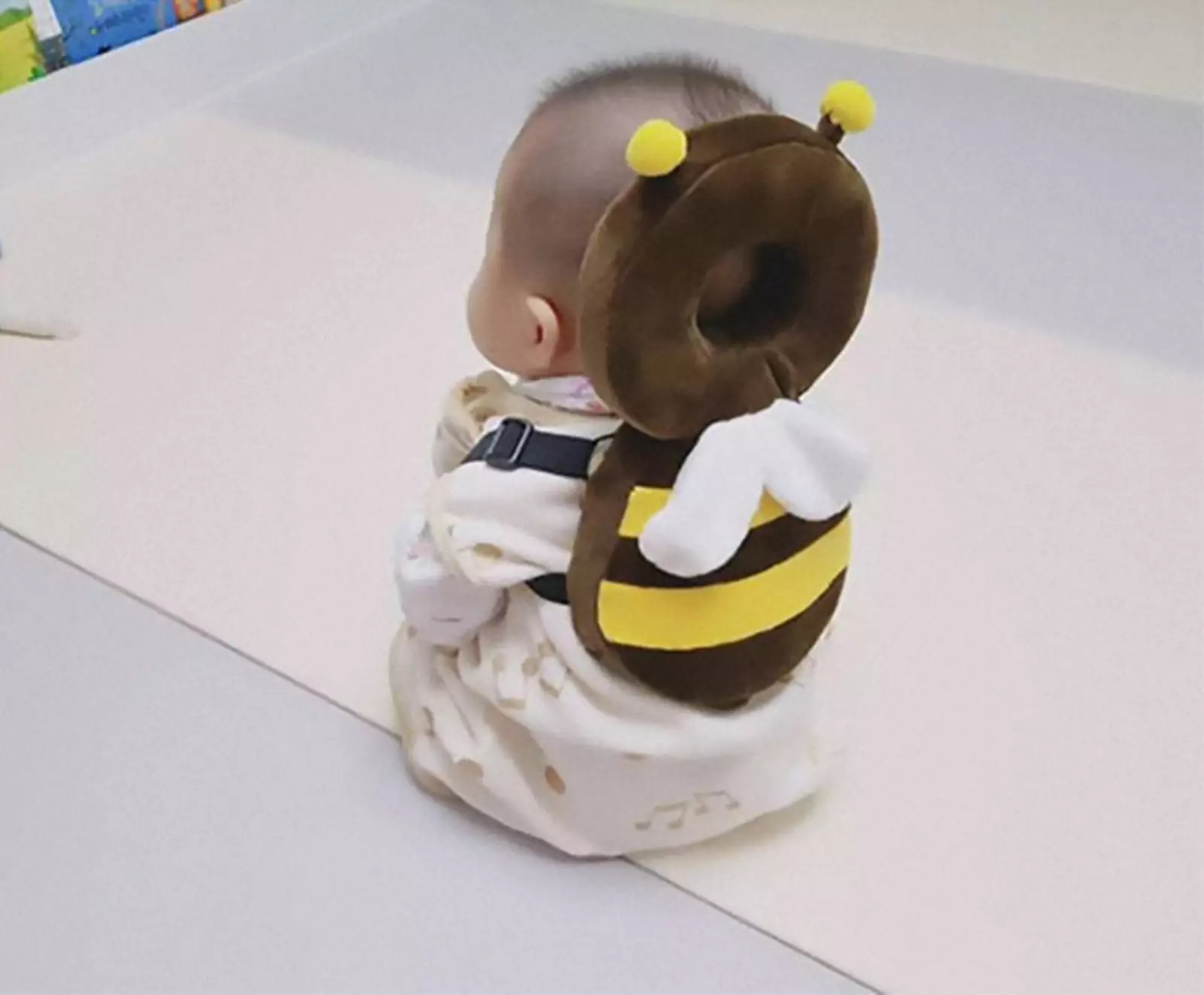 В корейском детском саду у детей есть такие милые подушки, защищающие затылок от падения. В корейском детском саду у детей есть такие милые подушки, защищающие затылок от падения.