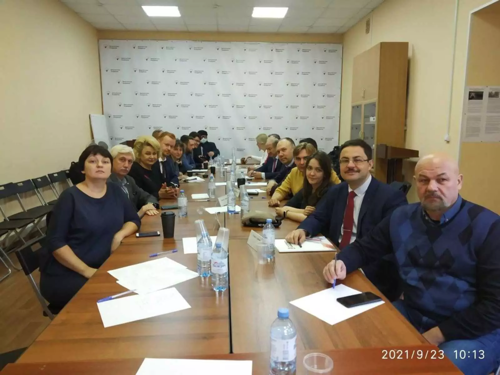 Члены комитета за отмену ДЭГ Члены комитета за отмену ДЭГ