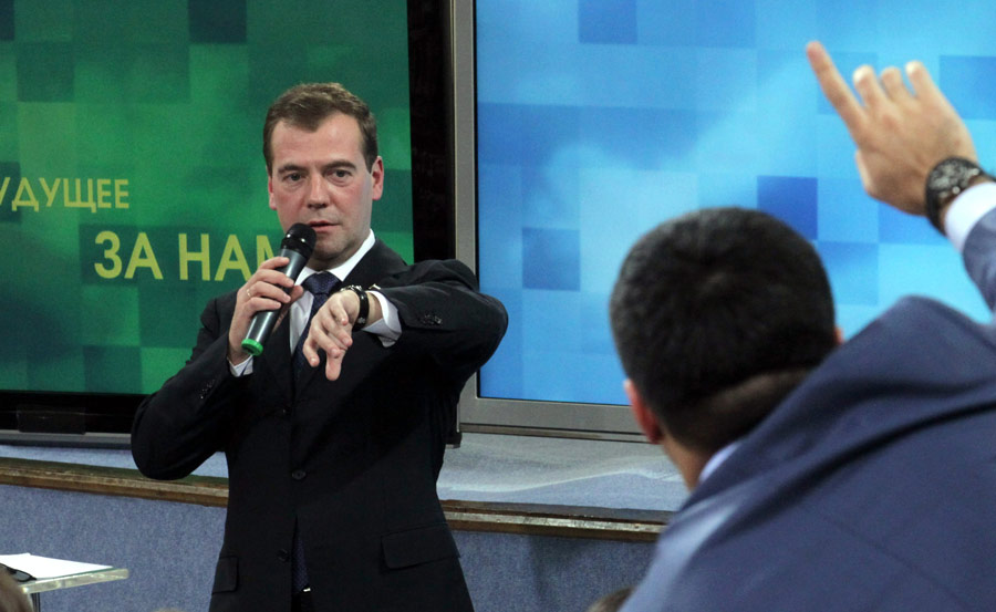 Выборы мгу. Медведев на журфаке МГУ. Медведев на встрече со студентами. Медведев на встрече со студентами МГУ.