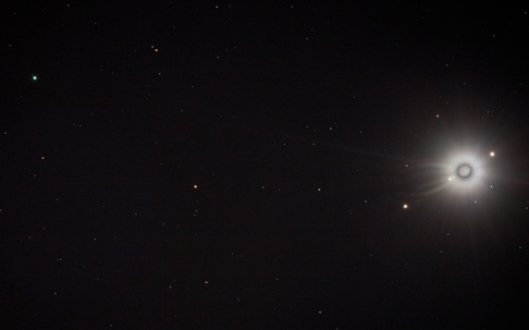 Юпитер со спутниками выглядел примерно так как на этой фотографии, но вживую намного лучше и чётче.