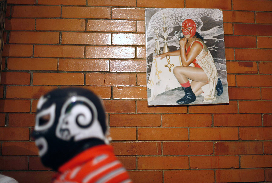 На стене — фотография Эстреллы Дорады, сделанная в 1989 году. © Carlos Jasso/Reuters