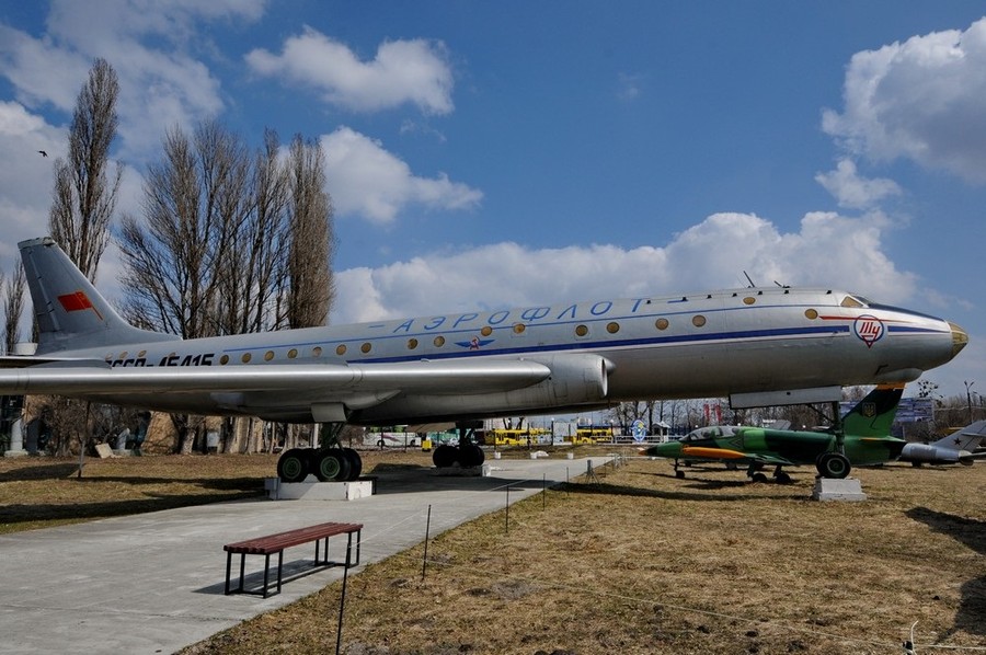 Ту-104 в авиационном музее в Киеве 
