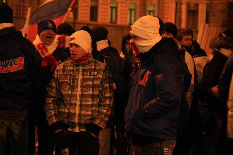 Молодогвардейцы выкрикивают лозунги. Фото:Баштовая Валентина