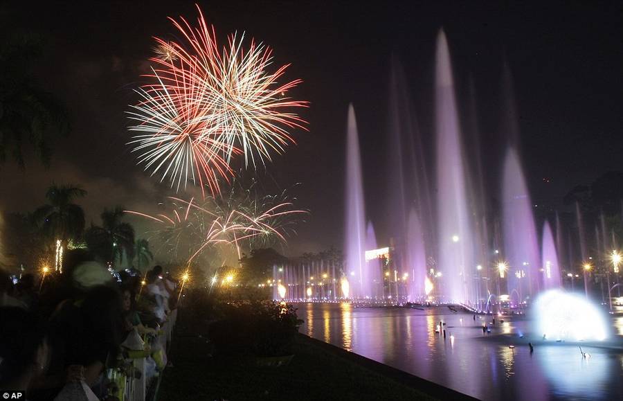 Фейерверки и шоу фонтанов. Филиппины, Манила.