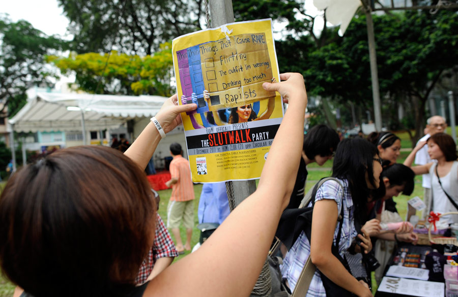 Массовая демонстрация в Сингапуре против сексуального насилия над женщинами. © Bryan van der Beek/AP Photo