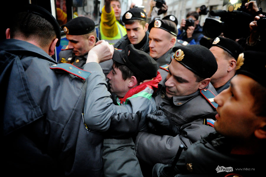 Полиция разгоняет митинг «Левого фронта». Фоторепортаж © Антон Белицкий/Ridus.ru
