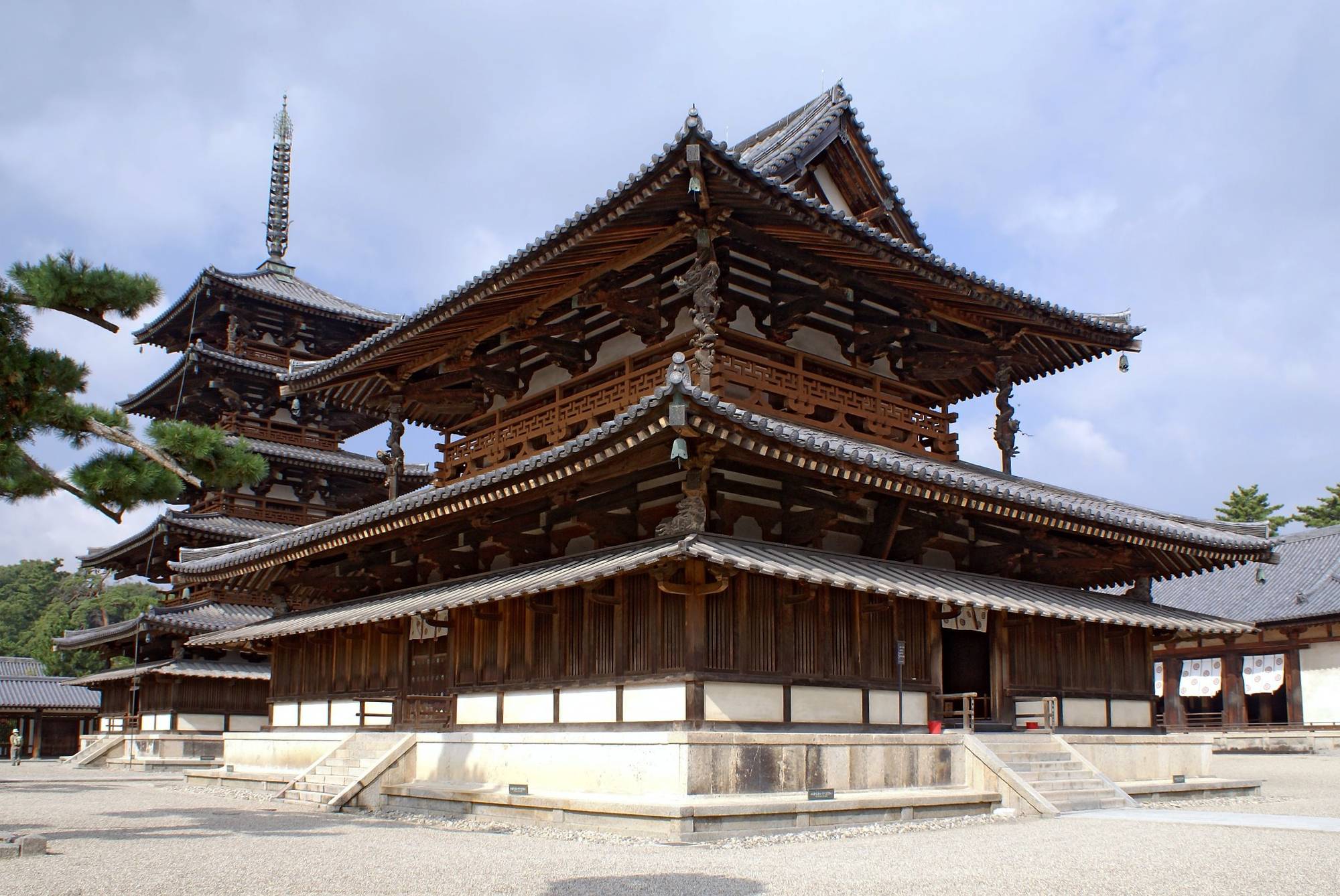 О монастырь Хорюдзи и других памятниках деревянного зодчества Японии расскажет Лев Масиель. <br/>
