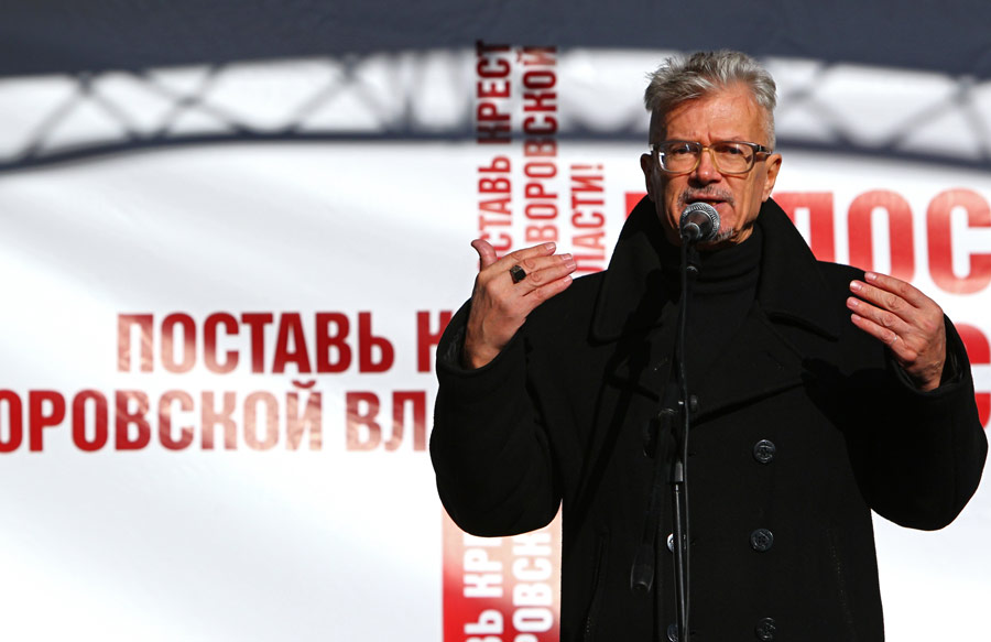 Эдуард Лимонов выступает на митинге оппозиционных движений против фальсификации итогов предстоящих выборов. © Андрей Стенин/РИА Новости