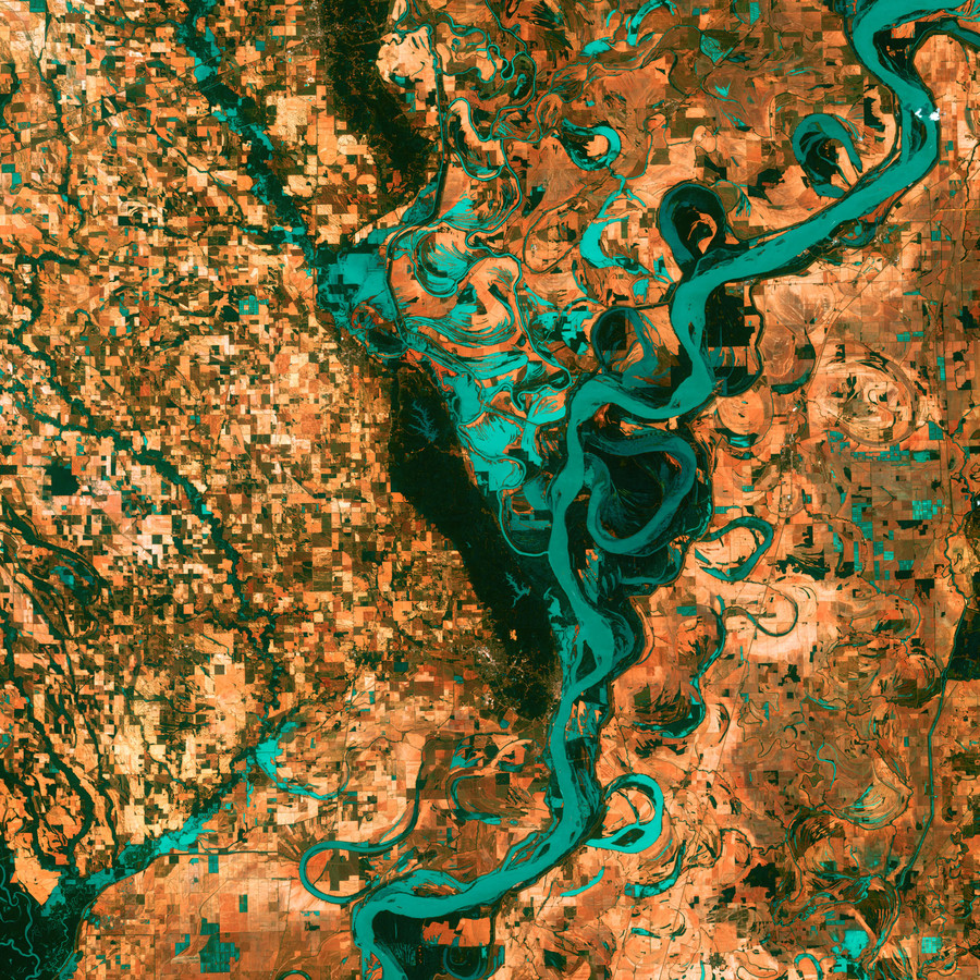 Meandering Mississippi Landsat 7 Acquired 5/28/2003. Credits: NASA's Goddard Space Flight Center/USGS
