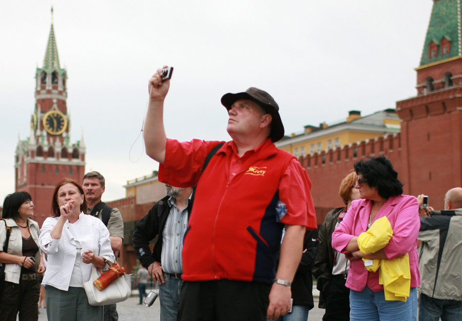 Иностранные туристы в Москве на Красной площади. © ИТАР-ТАСС / Валерий Шарифулин