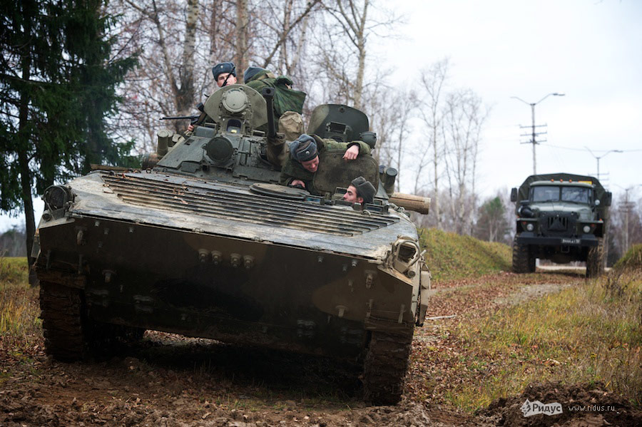 Тренировка с военной техникой. © Антон Белицкий/Ridus.ru