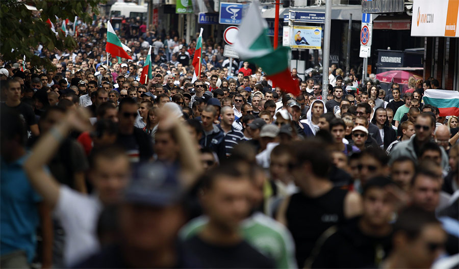 На улицы Софии вышли больше двух тысяч националистов. © Stoyan Nenov/Reuters