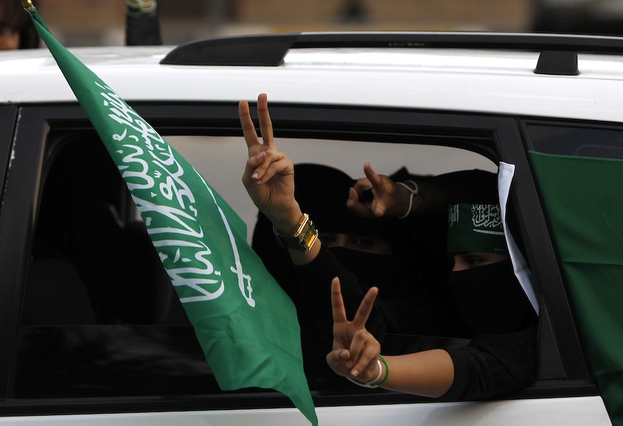 Саудовские женщины в автомобиле. © REUTERS/Fahad Shadeed