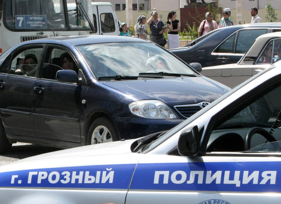 Полицейский автомобиль на одной из улиц Грозного. © Саид Царнаев/РИА Новости