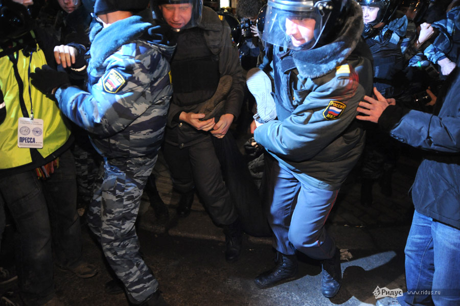 Задержание оппозиционеров на Триумфальной площади в Москве 6 декабря 2011 года © Василий Максимов/Ridus.ru