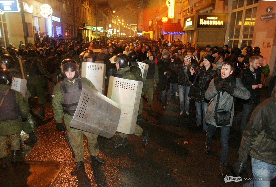 Полицейское оцепление на митинге «Солидарности» 5 декабря 2011 года в Москве. © Антон Тушин/Ridus.ru