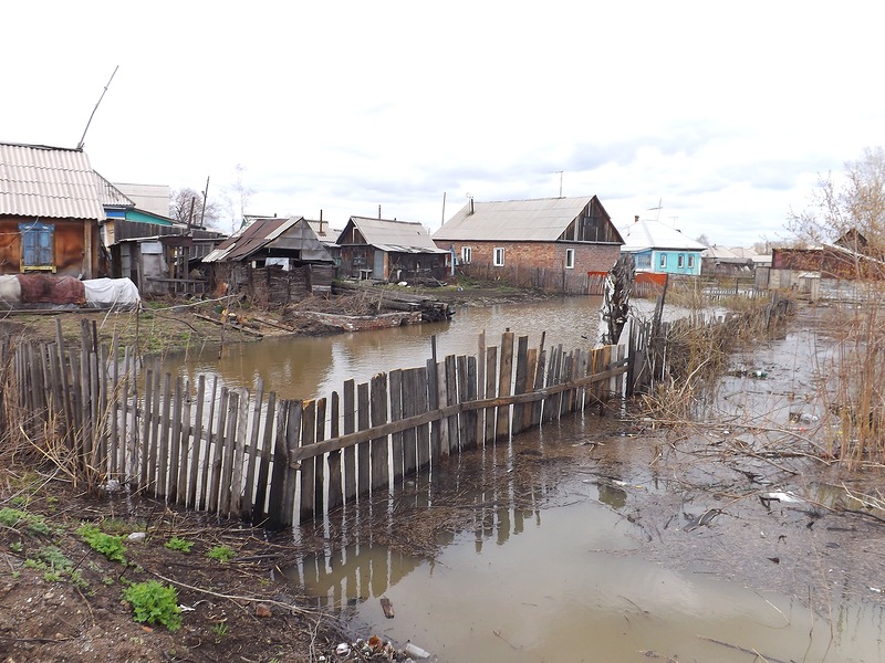 Кемеровская область наводнение. Наводнение Кемерово 2004. Наводнение в Кемеровской области в 2004. Паводок в Кемеровской области в 2004 году. Апрель 2004 Кемеровская область потоп.