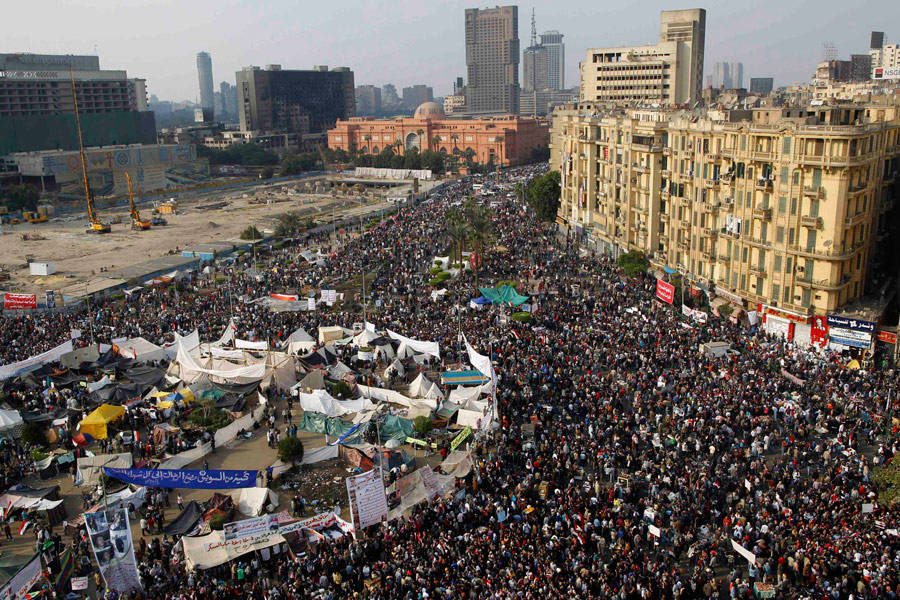 Египетские демонстранты на площади Тахрир в Каире. © Ahmed Jadallah/Reuters